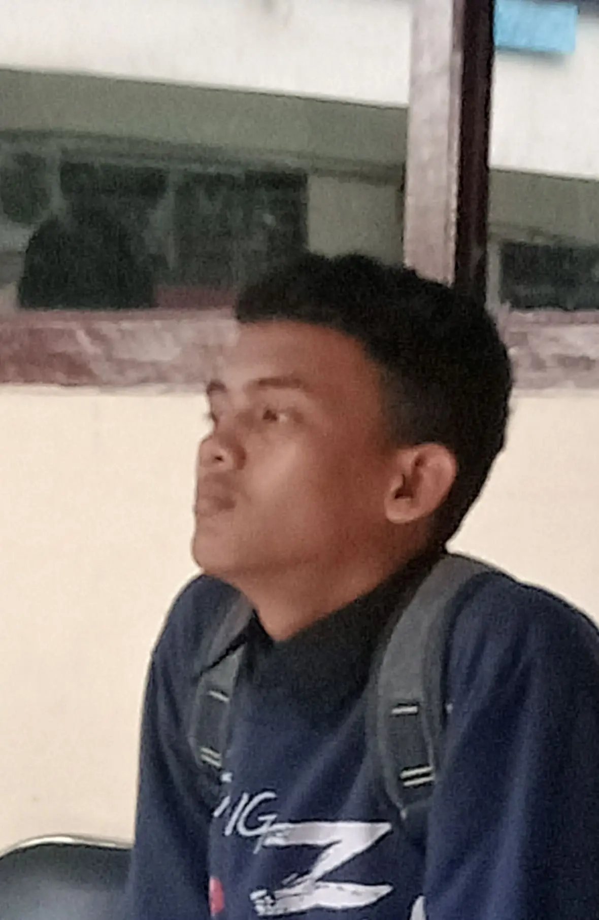 Foto Sultan, yang memegang kaos hasil karya kelompok