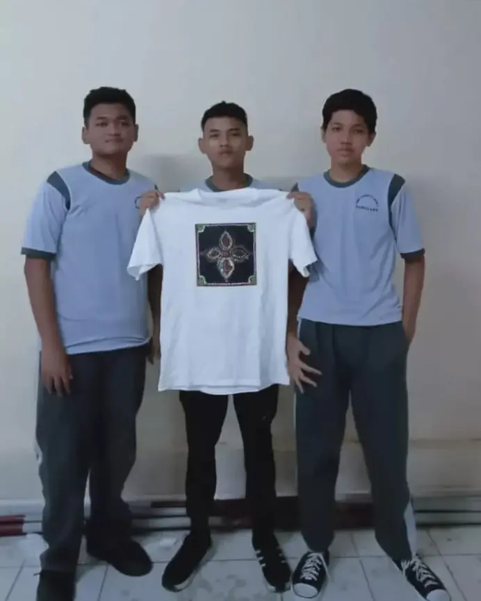 Foto Workshop Dot Painting — Wisnu, Sultan, dan Devandra di SMKS Sasmita Jaya 1, Pamulang, 13 November 2023